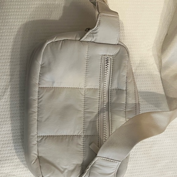lululemon athletica Cream Crossbody Bag - Picture 2 of 2
